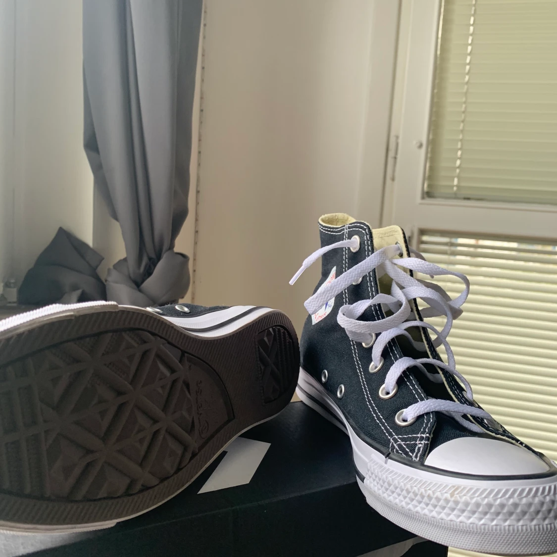 Helt nya svarta converse strl 38 - 90
