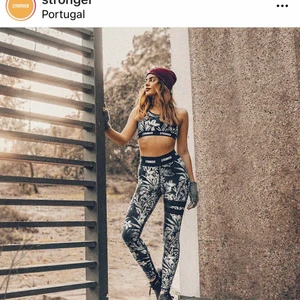 Stronger tights - Ett par jättefina träningstights från stronger, som knappt är använda. Storlek xs och säljs för 200 kr + frakt. Priset går att diskutera vid snabbt köp🤍