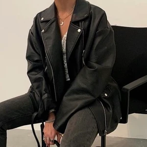 AFJ X NAKD - Slutsåld oversized skinnjacka från AFJ X NAKD. Storlek 36 och använd fåtal gånger!!