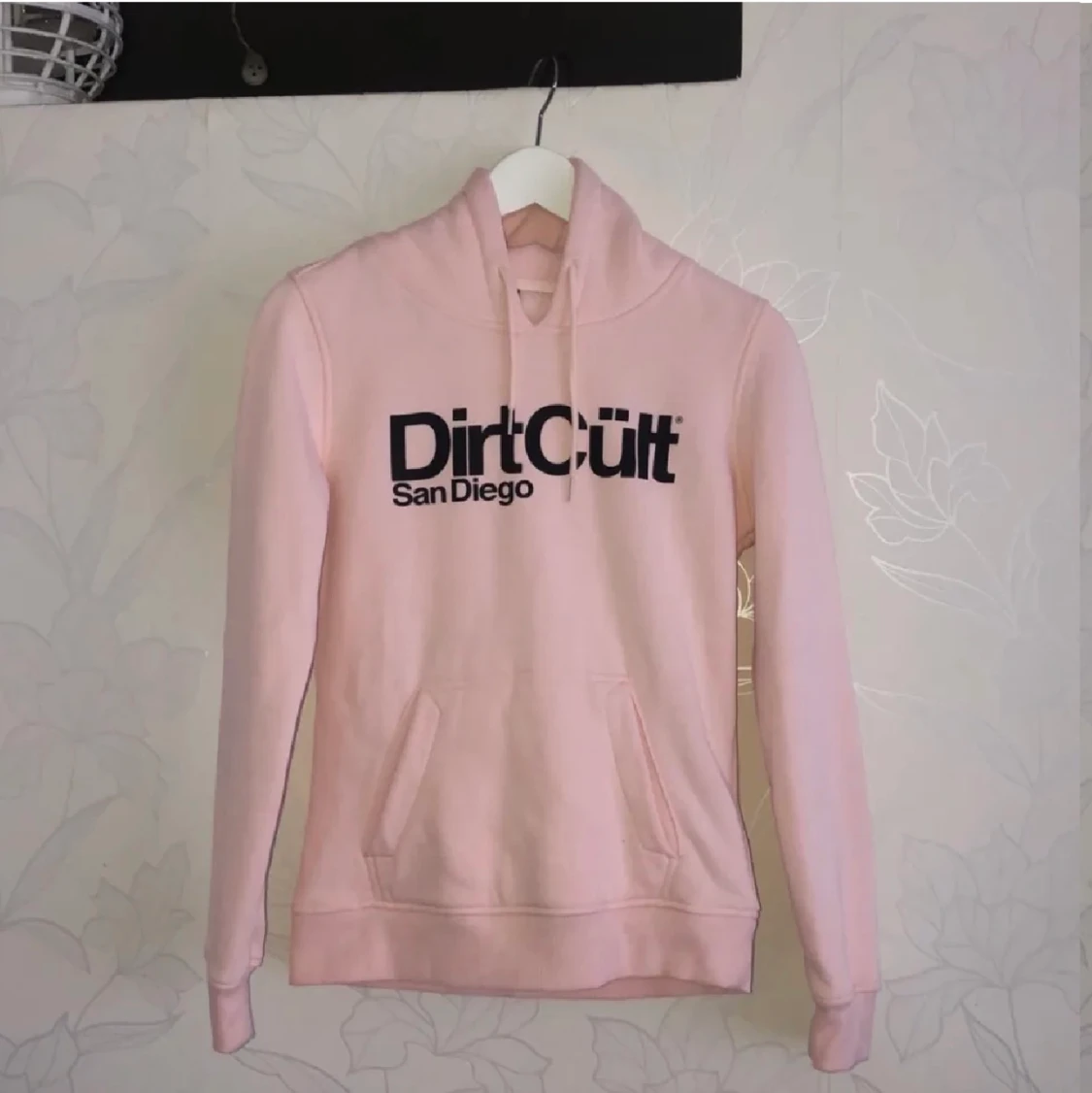 rosa svart dirtcult hoodie