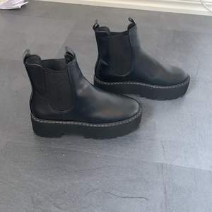Svarta Boots från H&M i nyskick 