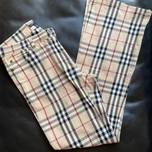 Burberry pants - Burberry unisex byxor (bootcut) köpta från burberry i Milano. Använda men i gott skicka UK size 10 (small)