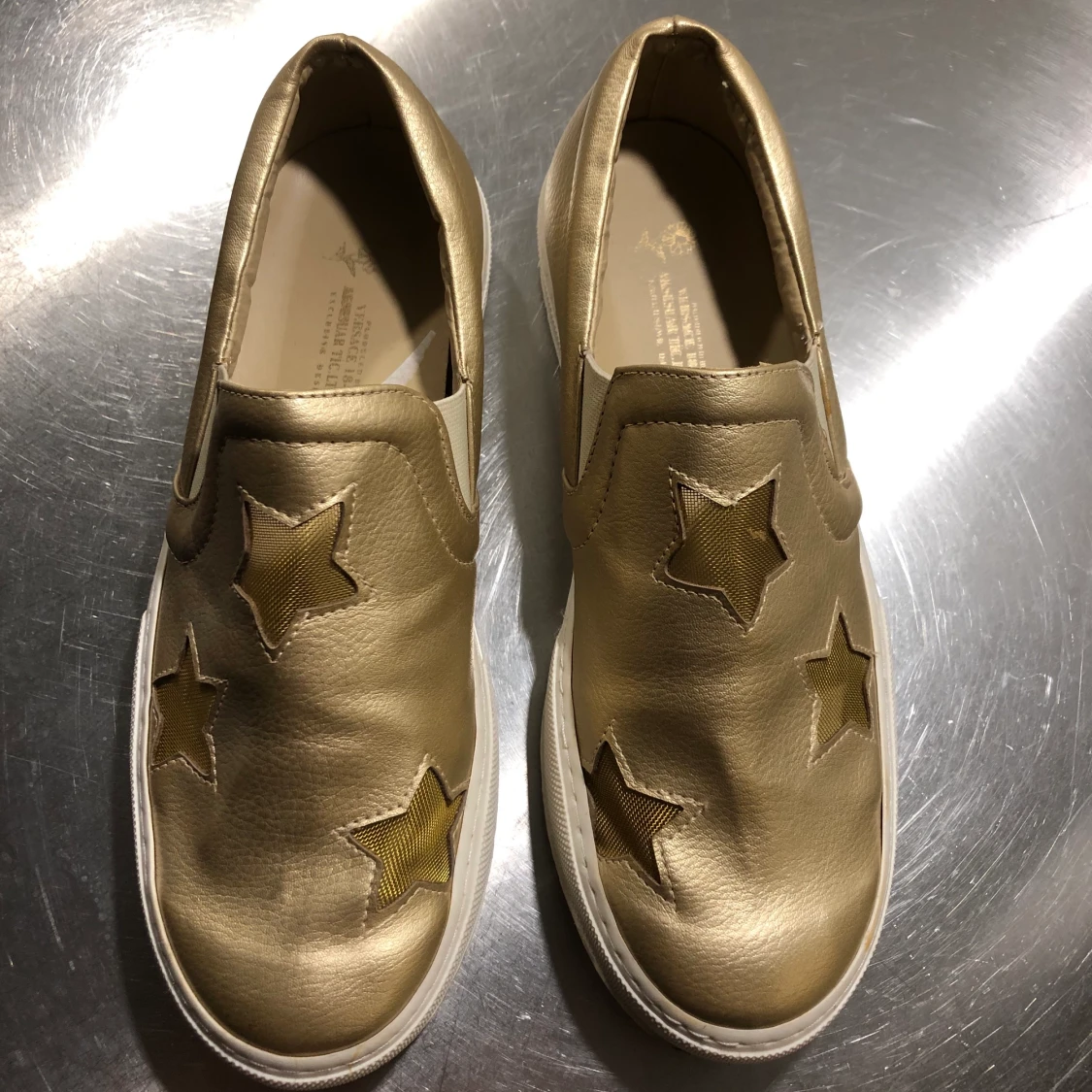 Guldiga slip-on sneakers - 91