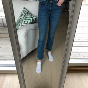 Zara jeans - Snygga jeans från zara i bra skick, ankellånga med typ bootcut, är lite under 160 cm