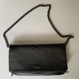 Zadig & Voltaire - En zadig & voltaire väska i skinn, i fint skick! Kan posta eller mötas upp i göteborgsområdet