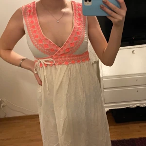 Odd molly klänning  - Väldigt bekväm klänning från odd molly, använd några få gånger. Storlek 0 men passar både xs och s. Rökfritt men djur finns i huset.