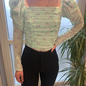 Ljusgrön topp - Fin topp från H&M, oanvänd💚💚