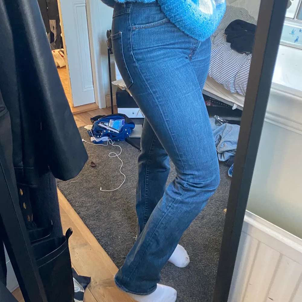 Jeans från Acne! Jättesnygga, stretchiga, bootcut. Jag är 170. Jeans & Byxor.
