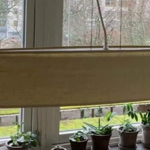 Taklampan av märket Aneta Lighting Måtte - Taklampan av märket Aneta Lighting  Måtten/bredd 72cm lång Bredd 16.5 cm