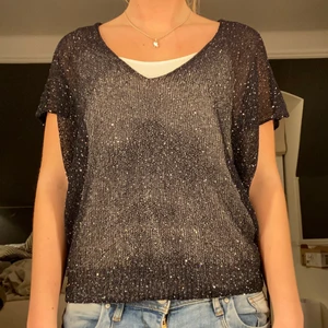 Zadig et Voltaire topp - Festlig topp från zadig med paljetter, endast använd en gång. 🍸 