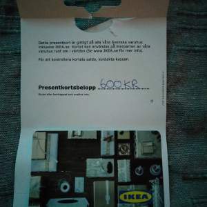 Helt och oanvänt presentkort på IKEA som gäller på alla varuhus i Sverige. Frakt ingår i priset :)