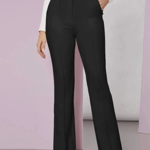 KOSTYMBYXOR  - Säljer nu mina favorit kostymbyxor i storlek S  man får en ganska bra kroppsform i dom , dom är även i bra skick då jag precis köpt byxorna💕pris kan diskuteras!