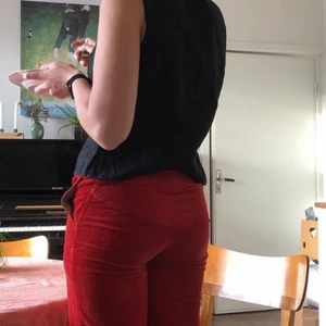 80’s Manchester pants 36/38 - Bought for 400kr. Comes from a secondhand in Berlin. I’m 176cm tall and they have a perfect fit. Very good conditions, used once. 