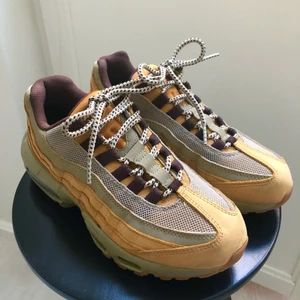 Nike Air Max 95 - Nyskick! Använda 1 gång. Storlek 38, passar mig som vanligtvis är 37,5 :)