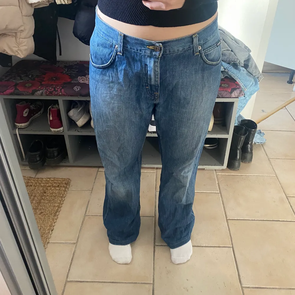 Skitcoola lågmidjade baggy jeans. Passformen är enligt mig toppen. Strl 33❤️Skriv vid frågor. Jeans & Byxor.
