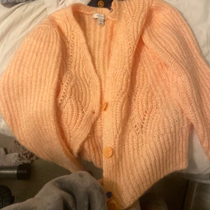 Stickad tröja  - Jättefin tröja oanvänd💓💓köpt för 800