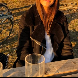 Biker jacka - Snygg vinterjacka i bikermodell från märket saint tropez!! Storlek xs passar också small. Fint skick💕💕