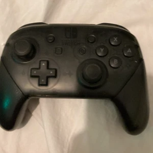 Säljer den hära kontrollen för 100 kr  - Det är i bra skick 