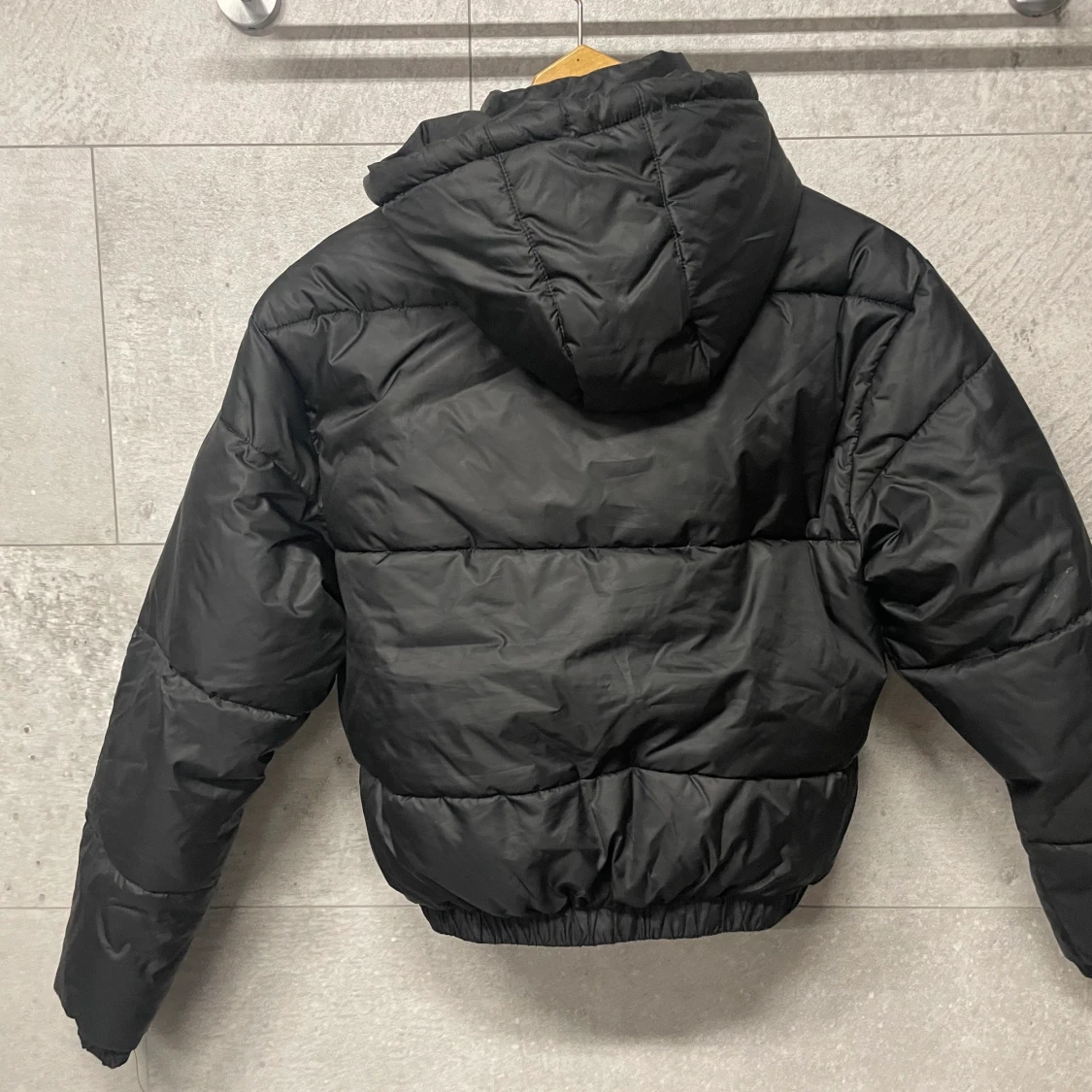 Ellesse kort pufferjacka - 90