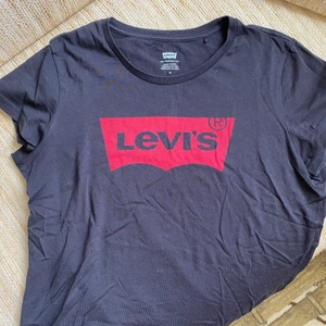 Levi’s T-shirt  - Helt ny, använd 1 gång i storlek M