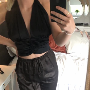 Ginatricot topp - Säljer den då den är för stor på mig, köptes av en annan tjej här på Plick 