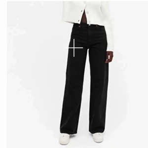 Monki Yoko svarta jeans - Endast använda en gång pga fel storlek. Slutsålda monki jeans