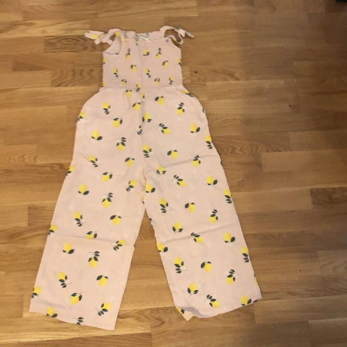 En jumpsuit från H&M - 90