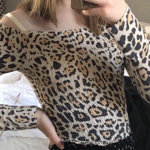 Tröja från ginatricot  - Tröja från ginatricot i storlek xs. Är sällan använd och är i bra skick. Säljer för 120kr ink frakt 