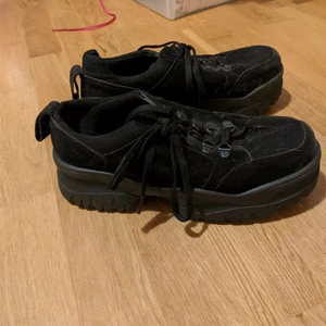 Urban Outfitters platform sneakers, 40 - Storlek 40, bra skick. 