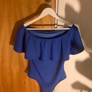 M - 2 år sedan var jag använde sista gången och det var jättefint. För mig var litet. Mörkblå och storleken är M, det skulle bättra till S som passa blir M. 