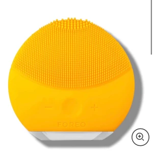Foreo mini luna 2 - säljer min gula foreo pga av att den inte alls kommer till användning! Köpt för 1295kr. Super bra för att ta bort döda hudceller och löser upp tilltäppta porer!💕