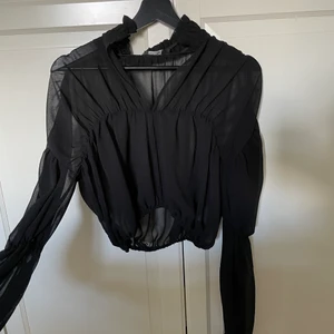 Blus  - Blus från Nelly i strl XS, använd endast en gång!