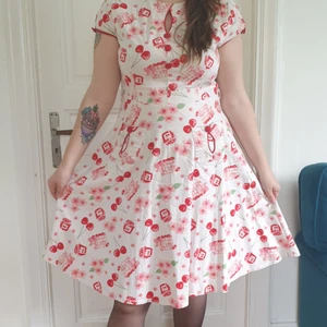 Voodo Vixen Rockabilly klänning körsbär Storlek XL - Voodo Vixen Rockabilly klänning körsbär Storlek XL
