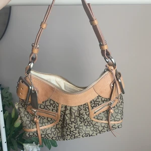 DKNY shoulder bag  - DKNY shoulder bag in green with beige leather details 