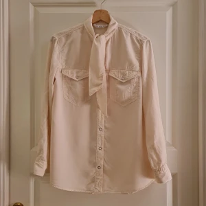 Off-white Zara shirt - Off-white short from Zara with a tie. Used only 1-2 times - looks like new 😄 Made of 100% lyocell - super soft material 🥰