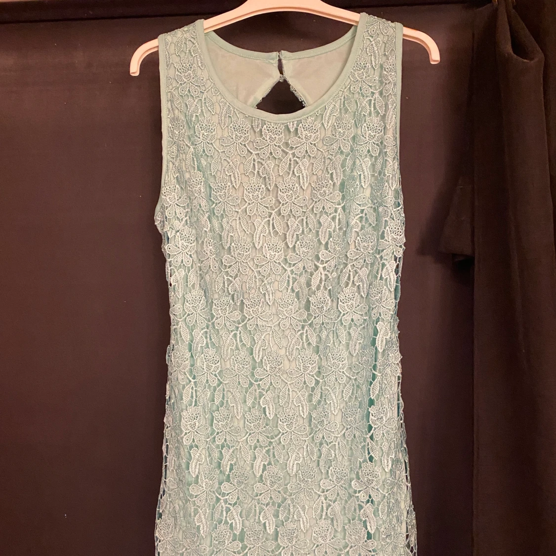 Turkos klänning med spets