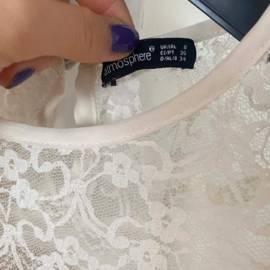 Vit blus med spets - 91