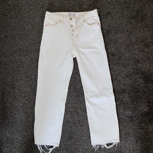 Zara jeans - Säljer mina för små jeans från ZARA i storlek 36. Säljer för 50kr + frakt. 
