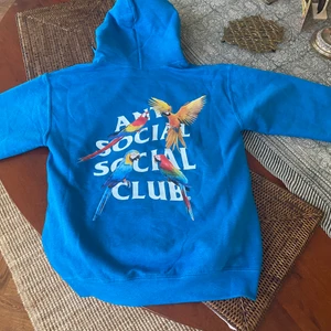 Anti social social club - Sjukt snygg anti social social club hoodie// helt ny, storlek: small// tar inga returer// pris kan diskuteras vid intresse
