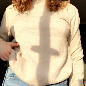 Sweatshirt  - Superfin sweatshirt som inte kommer till användning 🤍🤍