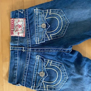 True relisgion jeans - Står storlek 30/34 men sitter mindre