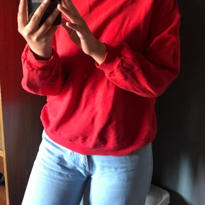 Sweatshirt  - En skön sweatshirt i väldigt bra skick, säljer pga att den inte kommer till användning :) 
