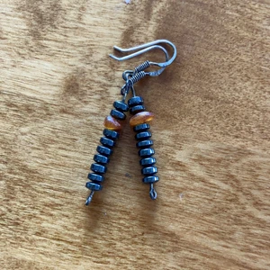 Örhängen äkta silver hematit bärnsten  - Örhängen äkta silver hematit och bärnsten. Frakt tillkommer 15kr och 