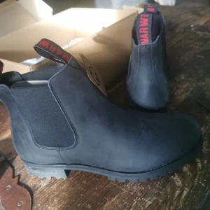 Marwin stövletter st 42 - NYA endast testade och var då för små. Nypris 995kr säljer för 400kr. Vid snabb smidig affär kan priser diskuteras 