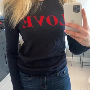 Zadig tröja - Säljer min jätte fina zadig kashmire tröja! Ser smutsig ut på första bilden men det är bara spegeln!😊