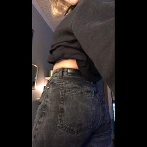 Ett par snygga ”urtvättade” svarta jeans! 😍 Skriv om du vill ha fler bilder eller undrar något 🥰