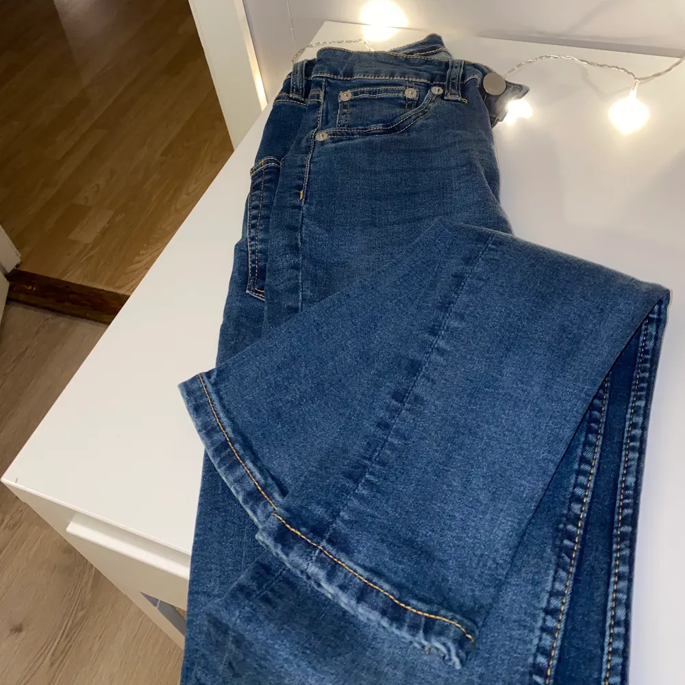 Jeans från lager 157 i mörkblå färg. Inga defekter då jag aldrig använt dem. Står ej för frakt. 🦊💖. Jeans & Byxor.