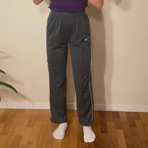 Vintage Nikebyxor - Ett par superhäftiga äkta vintage nikebyxor! Stretchiga så passar nog xs-m