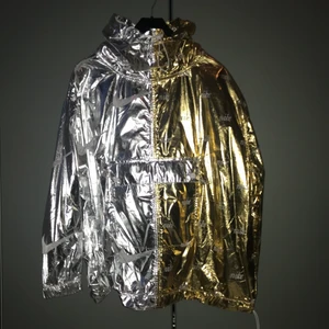 NIKE windbreaker parkas strl M - Reflekterande material och ganska tunn windbreaker ✨ helt oanvänd 