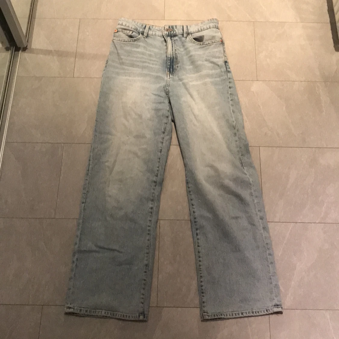 Utssvängda jeans ljus blåa storlek 36